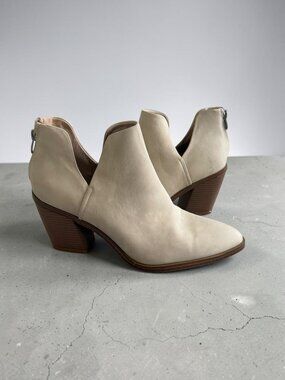 MY SOFT Beige Ankle Booties Boots Size 11 NEW NWOB